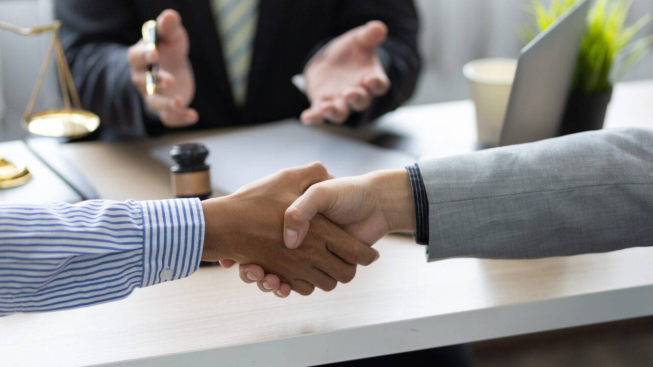 How to Resolve Business Disputes Legally & Efficiently